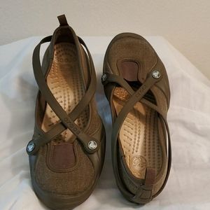 Crocs Celeste Cross Strap Slip On Shoe Size 7